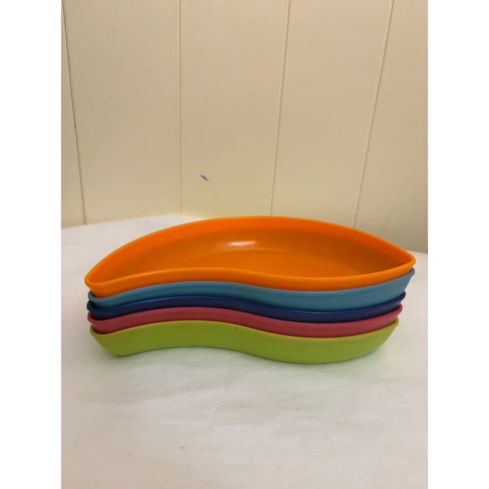 Vintage Style Kidney Shaped Nesting Bowls Set of 5 Colorful Plastic Snack Dishes